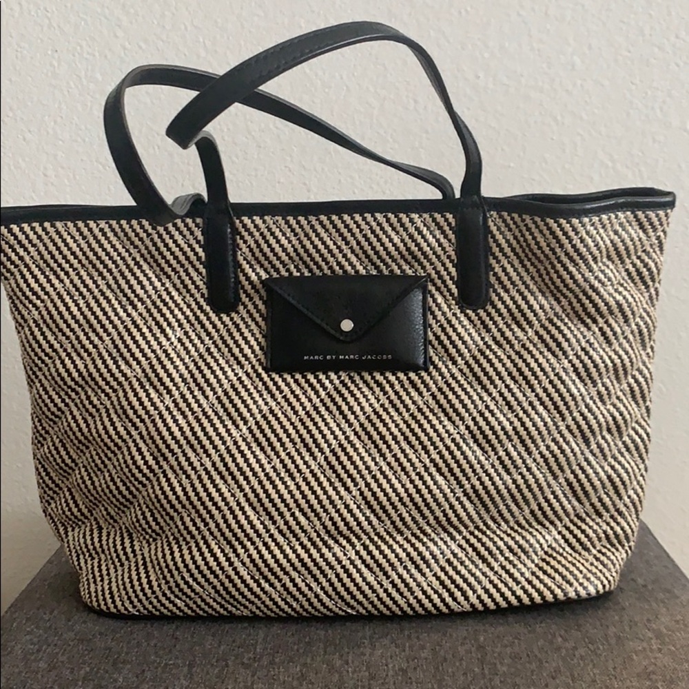 🖤 Cute MARC by MARC JACOBS big hand bag 😊